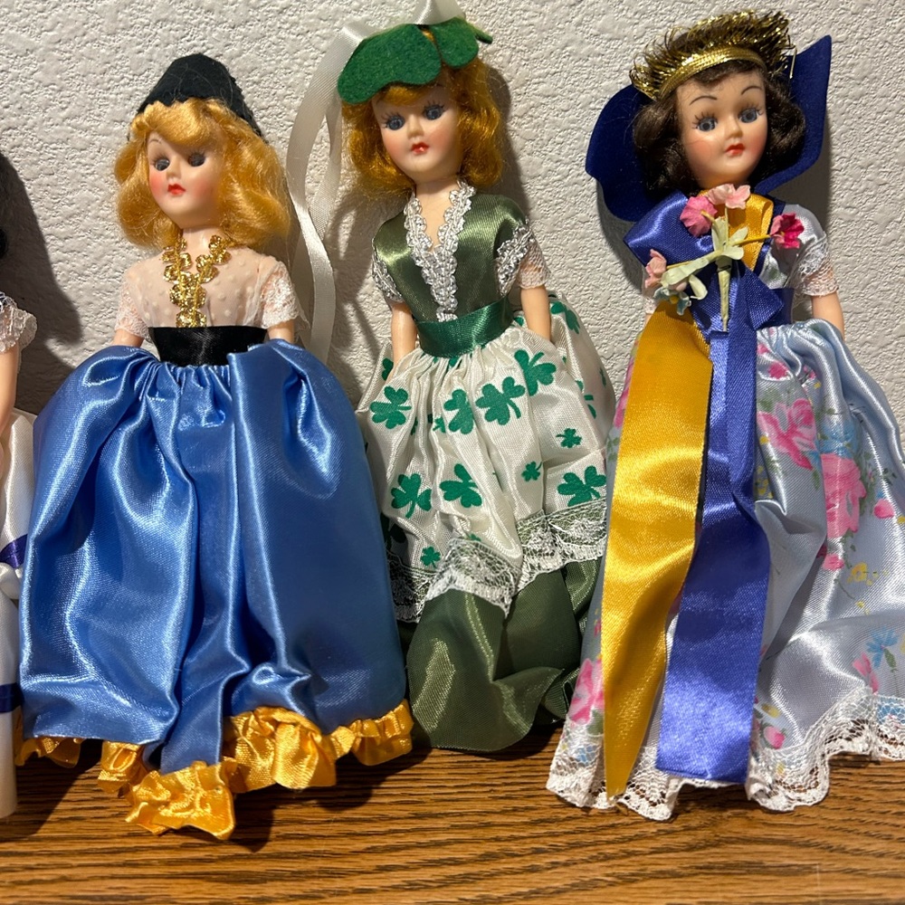Five Vintage Arco Dolls in Colorful Dresses From Different Countries “1970” - Picture 12 of 14